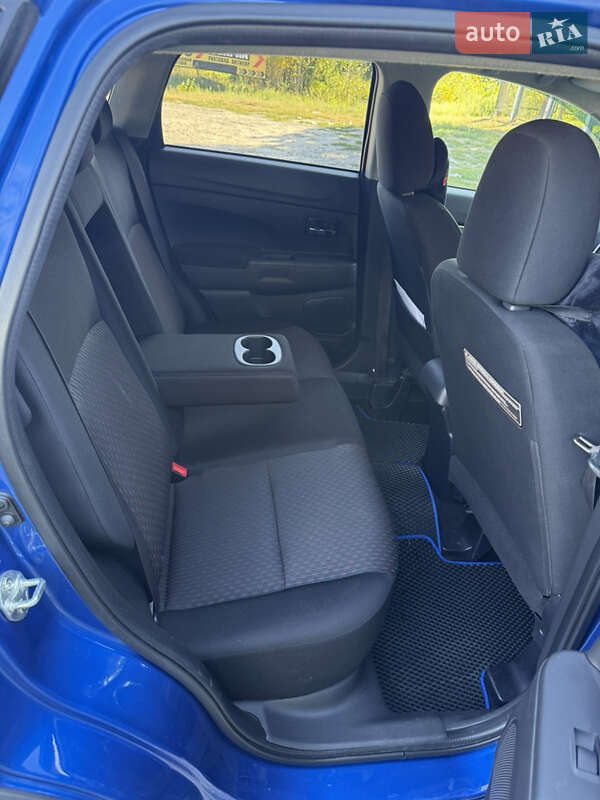 Внедорожник / Кроссовер Mitsubishi Outlander Sport 2017 в Киеве фото 17 Внедорожник / Кроссовер Mitsubishi Outlander Sport 2017 в Киеве