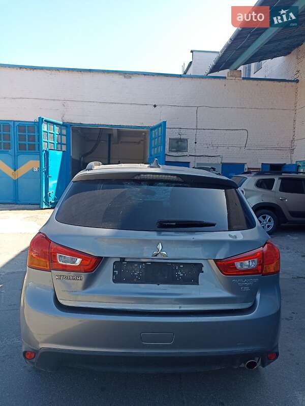 Внедорожник / Кроссовер Mitsubishi Outlander Sport 2017 в Киеве