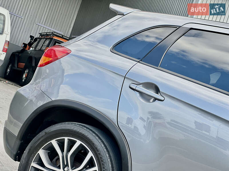 Внедорожник / Кроссовер Mitsubishi Outlander Sport 2018 в Каменец-Подольском