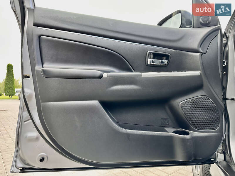 Внедорожник / Кроссовер Mitsubishi Outlander Sport 2018 в Каменец-Подольском