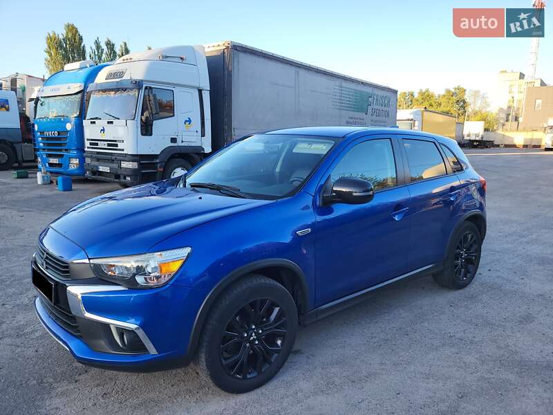 Внедорожник / Кроссовер Mitsubishi Outlander Sport 2017 в Кременчуге