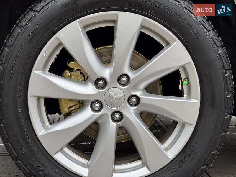 Позашляховик / Кросовер Mitsubishi Outlander Sport 2013 в Смілі