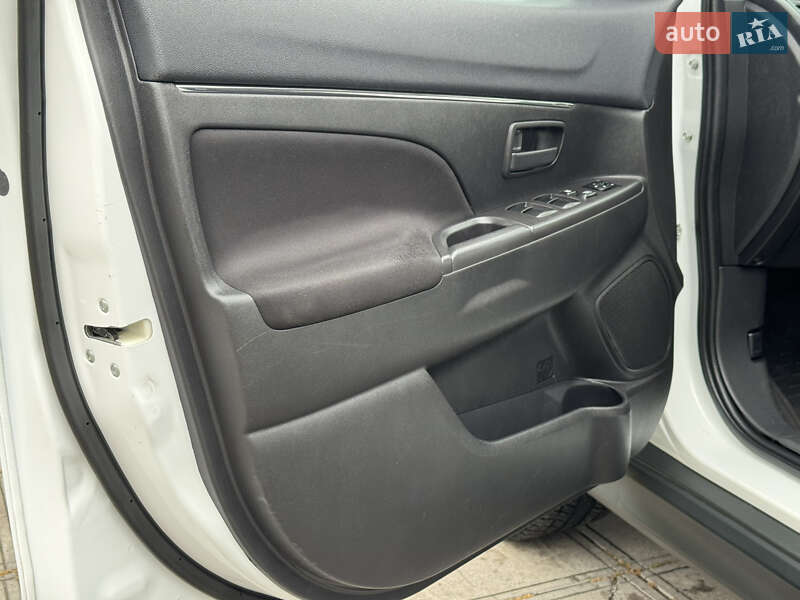 Позашляховик / Кросовер Mitsubishi Outlander Sport 2013 в Смілі