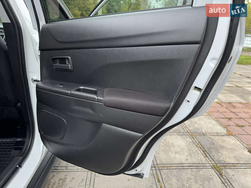 Позашляховик / Кросовер Mitsubishi Outlander Sport 2013 в Смілі