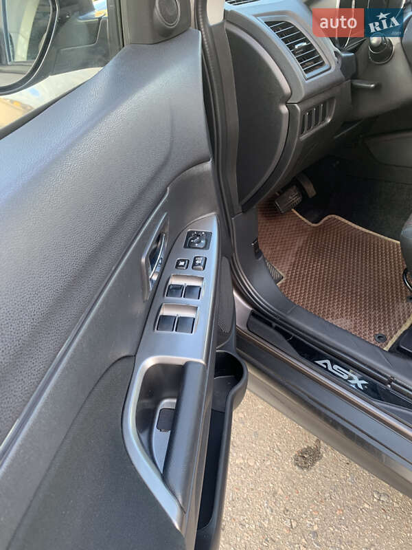 Позашляховик / Кросовер Mitsubishi Outlander Sport 2018 в Харкові фото 10 Позашляховик / Кросовер Mitsubishi Outlander Sport 2018 в Харкові