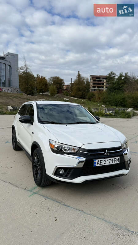 Позашляховик / Кросовер Mitsubishi Outlander Sport 2018 в Дніпрі