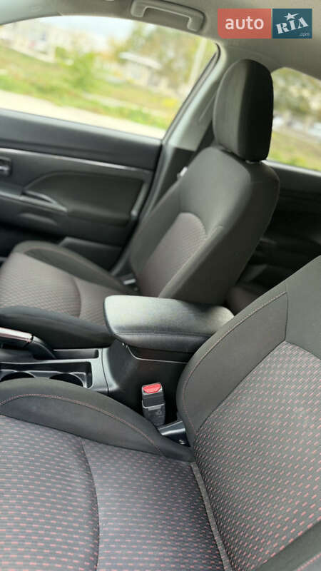 Позашляховик / Кросовер Mitsubishi Outlander Sport 2018 в Дніпрі