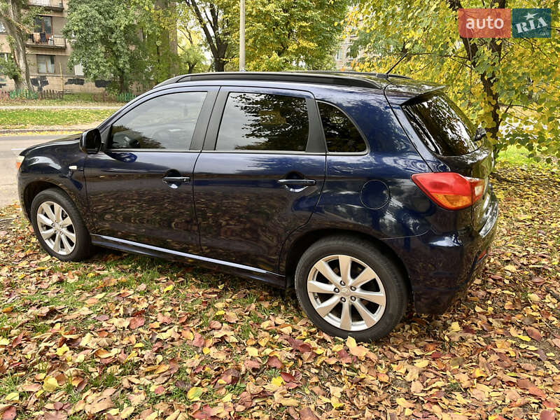Внедорожник / Кроссовер Mitsubishi Outlander Sport 2012 в Черкассах