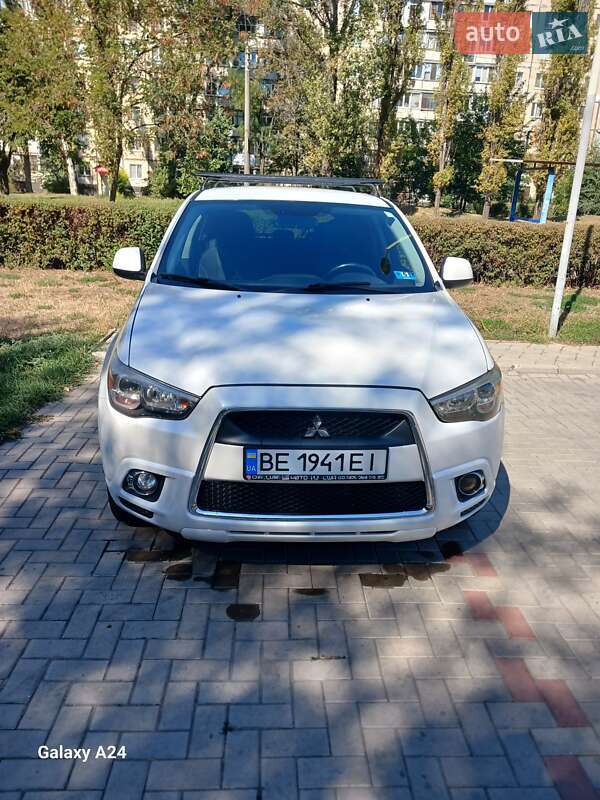 Внедорожник / Кроссовер Mitsubishi Outlander Sport 2011 в 