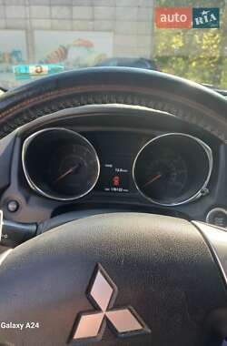 Внедорожник / Кроссовер Mitsubishi Outlander Sport 2011 в 
