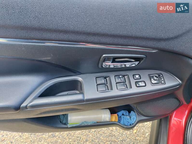 Внедорожник / Кроссовер Mitsubishi Outlander Sport 2016 в Бурштыне