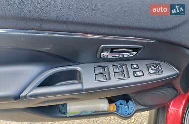 Внедорожник / Кроссовер Mitsubishi Outlander Sport 2016 в 