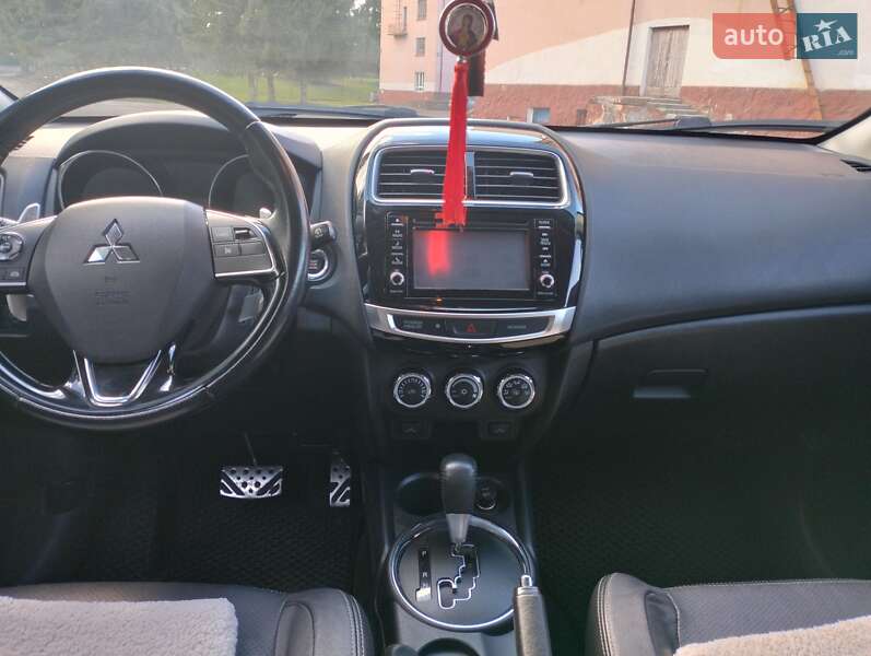 Внедорожник / Кроссовер Mitsubishi Outlander Sport 2016 в Бурштыне