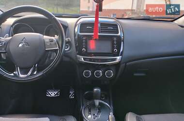 Внедорожник / Кроссовер Mitsubishi Outlander Sport 2016 в 