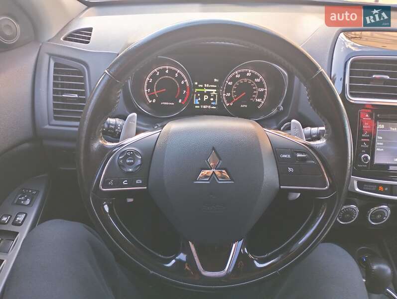 Внедорожник / Кроссовер Mitsubishi Outlander Sport 2016 в Бурштыне