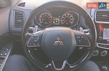 Внедорожник / Кроссовер Mitsubishi Outlander Sport 2016 в 