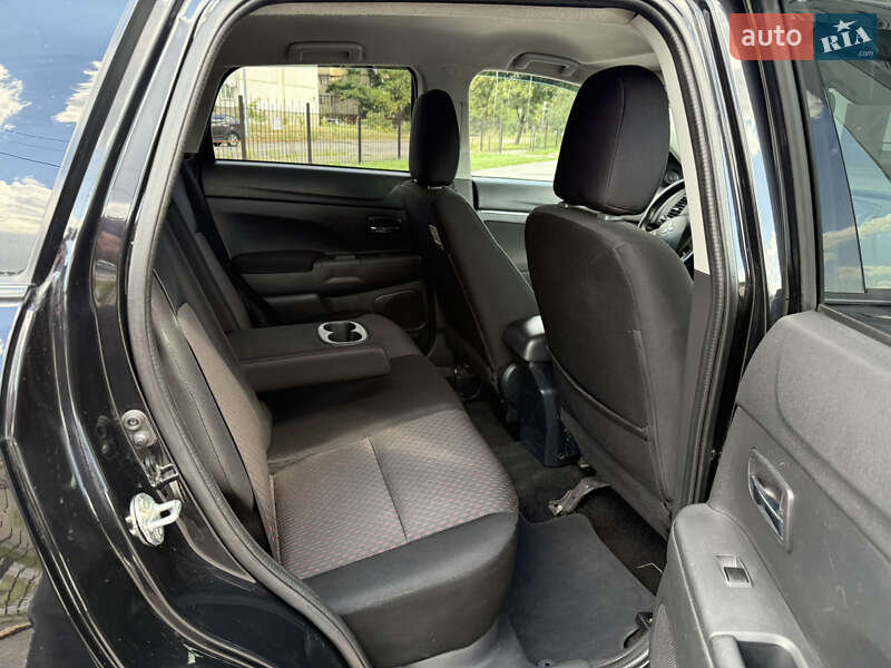 Внедорожник / Кроссовер Mitsubishi Outlander Sport 2016 в Киеве