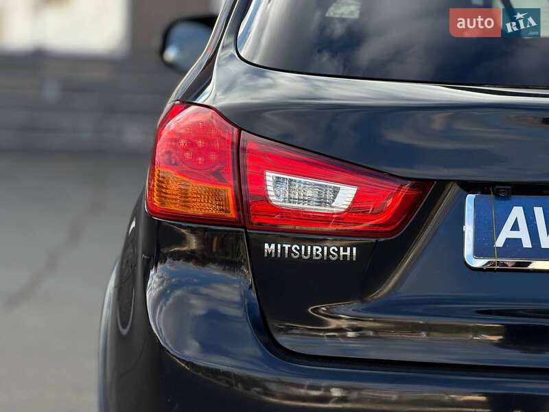 Позашляховик / Кросовер Mitsubishi Outlander Sport 2016 в Кривому Розі