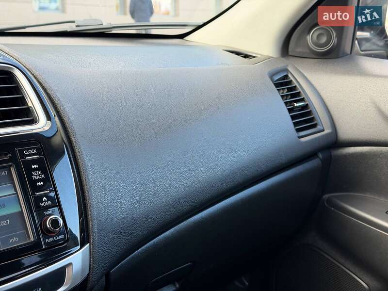 Позашляховик / Кросовер Mitsubishi Outlander Sport 2016 в Кривому Розі