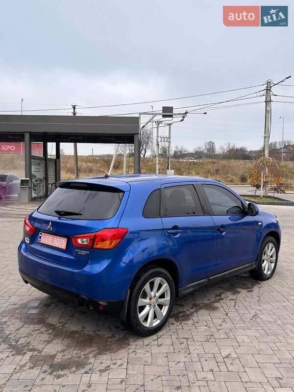 Внедорожник / Кроссовер Mitsubishi Outlander Sport 2015 в Львове