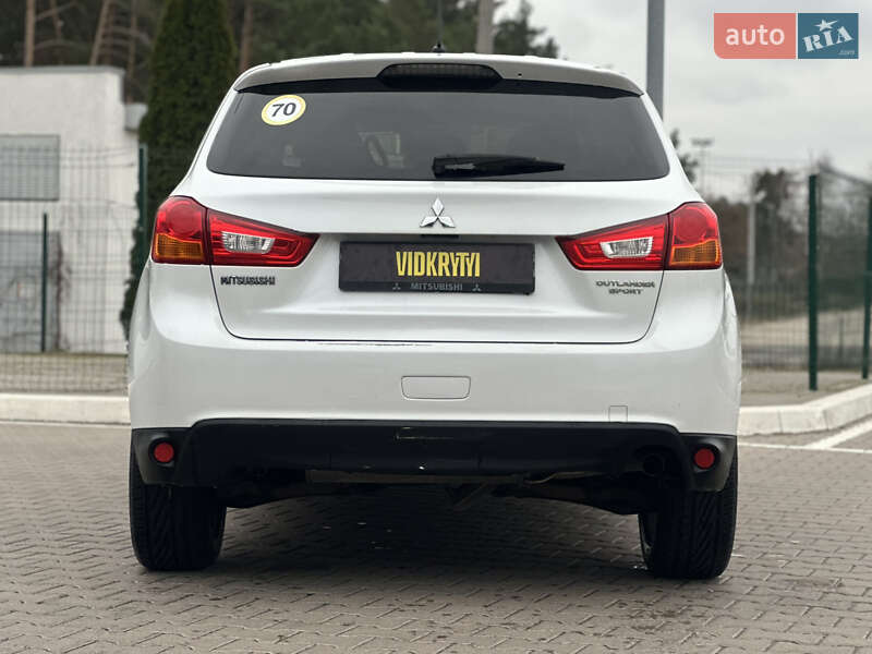 Внедорожник / Кроссовер Mitsubishi Outlander Sport 2015 в Киеве