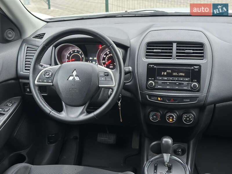 Внедорожник / Кроссовер Mitsubishi Outlander Sport 2015 в Киеве