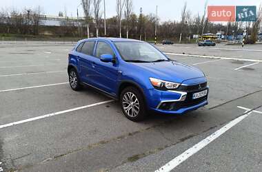 Позашляховик / Кросовер Mitsubishi Outlander Sport 2017 в Києві