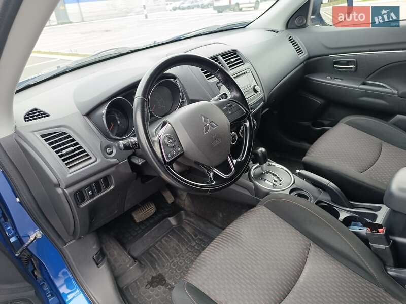 Внедорожник / Кроссовер Mitsubishi Outlander Sport 2017 в Киеве