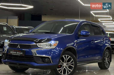 Внедорожник / Кроссовер Mitsubishi Outlander Sport 2017 в Николаеве
