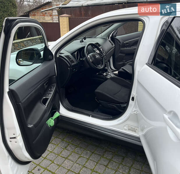 Внедорожник / Кроссовер Mitsubishi Outlander Sport 2015 в Умани