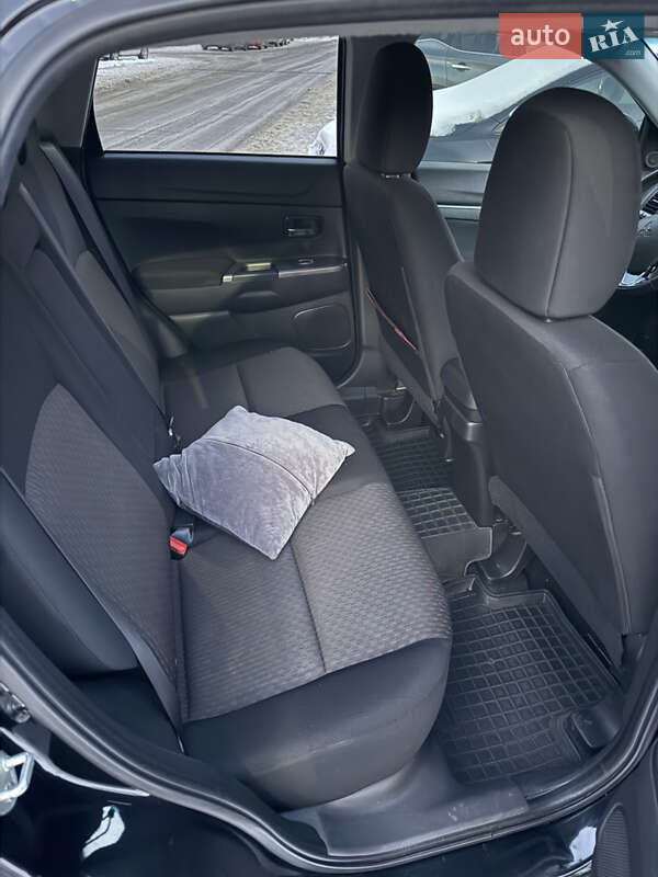 Позашляховик / Кросовер Mitsubishi Outlander Sport 2018 в Києві