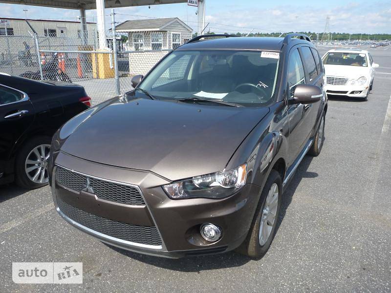 Mitsubishi Outlander XL 2013