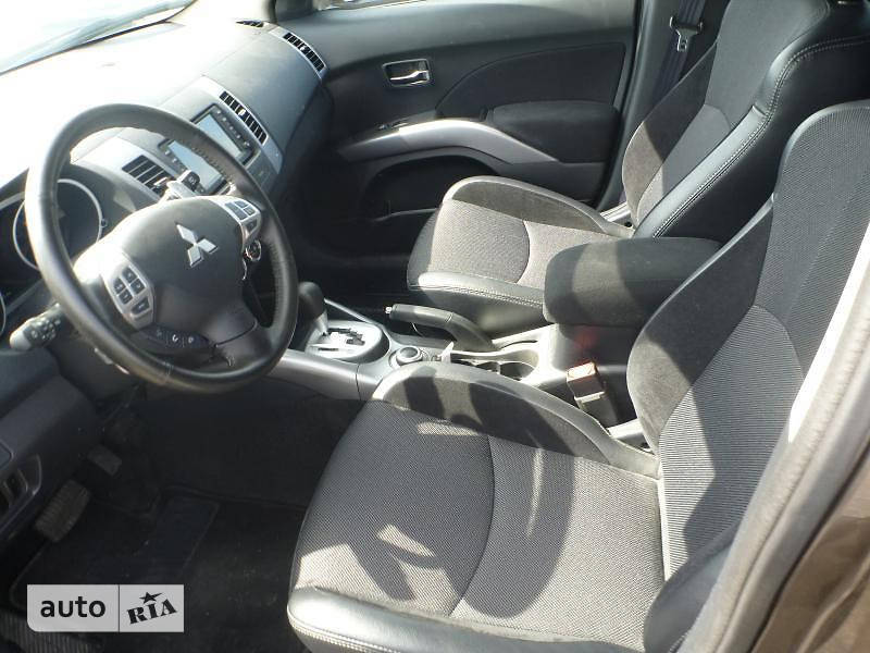 Позашляховик / Кросовер Mitsubishi Outlander XL 2013 в Києві