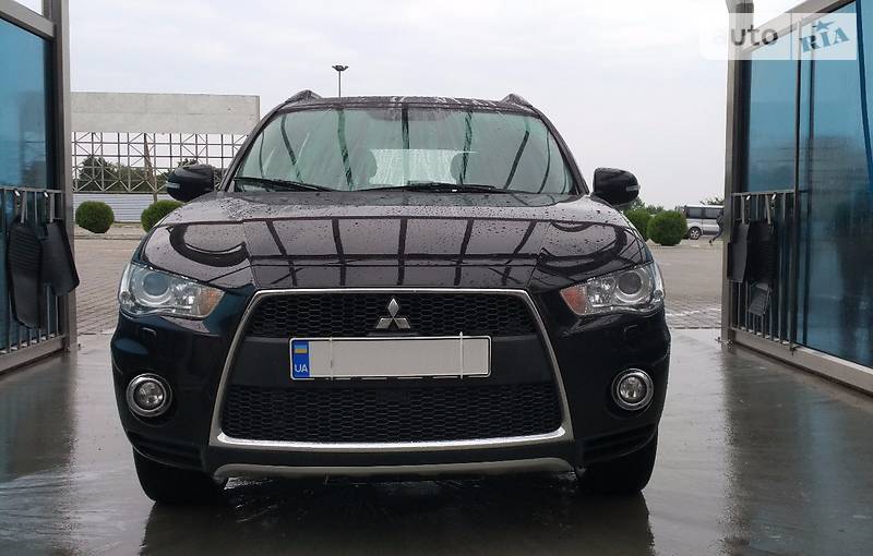 Внедорожник / Кроссовер Mitsubishi Outlander XL 2012 в Львове