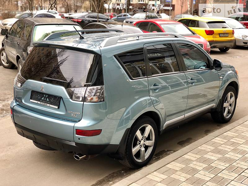 Внедорожник / Кроссовер Mitsubishi Outlander XL 2008 в Киеве