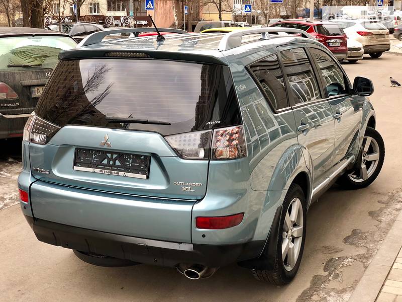 Внедорожник / Кроссовер Mitsubishi Outlander XL 2008 в Киеве