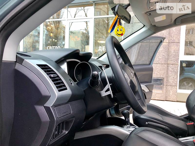Внедорожник / Кроссовер Mitsubishi Outlander XL 2008 в Киеве