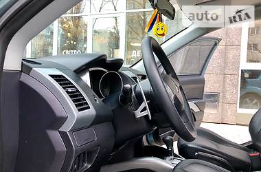 Позашляховик / Кросовер Mitsubishi Outlander XL 2008 в 