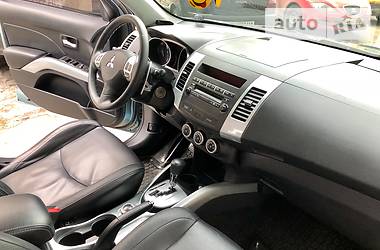 Позашляховик / Кросовер Mitsubishi Outlander XL 2008 в 