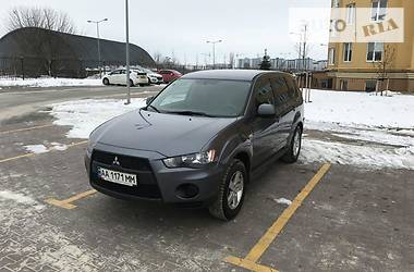 Позашляховик / Кросовер Mitsubishi Outlander XL 2010 в Києві