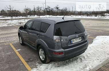 Позашляховик / Кросовер Mitsubishi Outlander XL 2010 в Києві