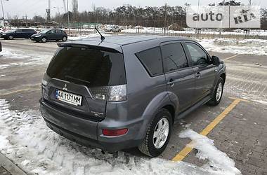 Позашляховик / Кросовер Mitsubishi Outlander XL 2010 в Києві