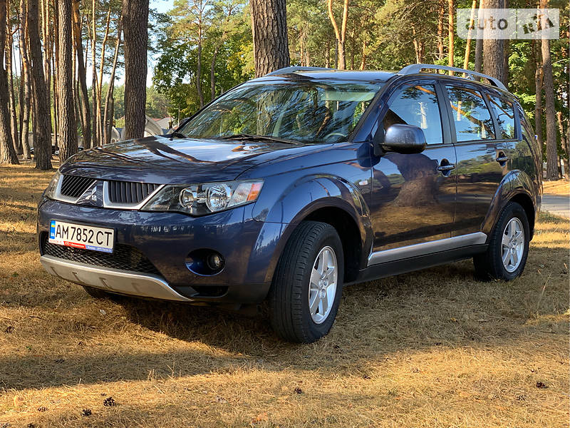 Позашляховик / Кросовер Mitsubishi Outlander XL 2009 в 