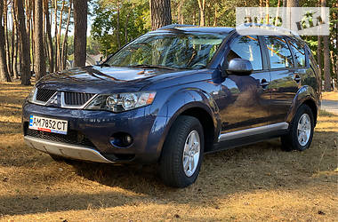 Позашляховик / Кросовер Mitsubishi Outlander XL 2009 в 