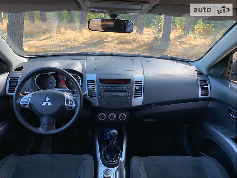 Позашляховик / Кросовер Mitsubishi Outlander XL 2009 в Житомирі
