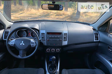 Позашляховик / Кросовер Mitsubishi Outlander XL 2009 в 