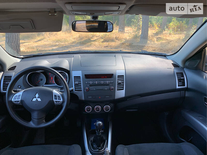 Позашляховик / Кросовер Mitsubishi Outlander XL 2009 в Житомирі