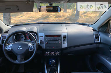 Позашляховик / Кросовер Mitsubishi Outlander XL 2009 в 