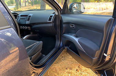 Позашляховик / Кросовер Mitsubishi Outlander XL 2009 в 
