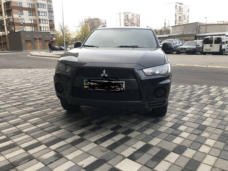 Позашляховик / Кросовер Mitsubishi Outlander XL 2010 в 